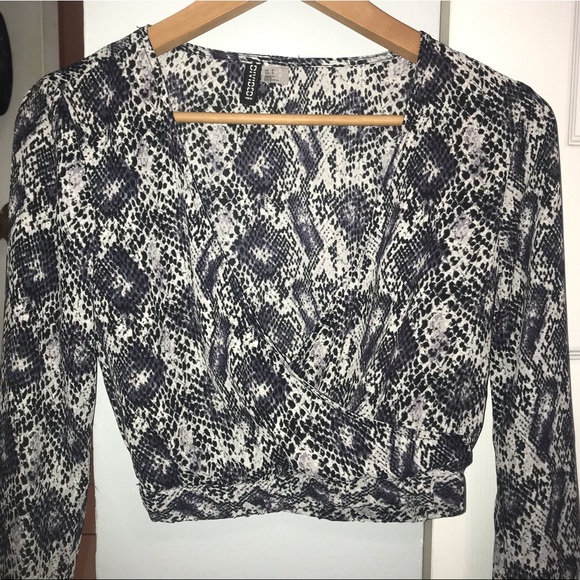 H&M surplice, long sleeve crop top - Picture 3 of 4